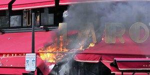 Στις φλόγες το αγαπημένο εστιατόριο του Εμανουέλ Μακρόν στο Παρίσι 