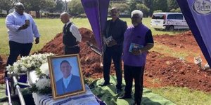 H ταφή του πάστορα Σίβα Μούντλι έγινε 579 μέρες μετά το θάνατό του, επειδή η οικογένειά του περίμενε την ανάστασή του 