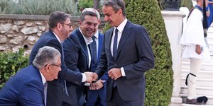 Οι πολιτικοί αρχηγοί στο Προεδρικό Μέγαρο