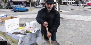 Ο Κωνσταντίνος Πολυχρονόπουλος, δημιουργός της κοινωνικής κουζίνας «Ο Άλλος Άνθρωπος»/ Φωτογραφία αρχείου: INTIME