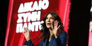 H Πόπη Τσαπανίδου