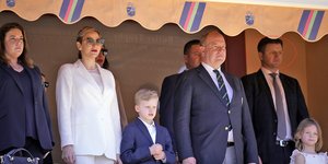 Η πριγκίπισσα Σαρλίν του Μονακό, ο πρίγκιπας Αλβέρτος και ο αδερφός της 