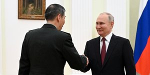 Συνάντηση Πούτιν με τον υπουργό Άμυνας της Κίνας