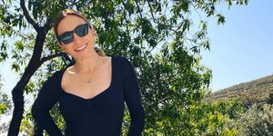 H Ρούλα Ρέβη στην Τήνο