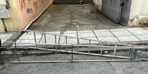 Σκάλα στο δρόμο