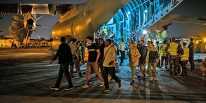 Η φωτογραφία του γαλλικού ΥΠΕΞ μετά τον απεγκλωβισμό ανθρώπων από το ΣΟΥΔΑΝ