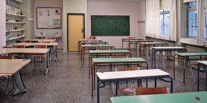 αδεια ταξη σχολειο