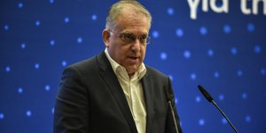 Τάκης Θεοδωρικακό μπλε φοντο 