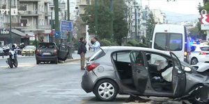 Τα δυο οχήματα που συγκρούστηκαν στην Λεωφόρο Αλεξάνδρας