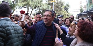 Στην πλατεία Νέας Σμύρνης ο Αλέξης Τσίπρας,