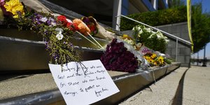 Αγρυπνία στη μνήμη των θυμάτων της επίθεσης στο Λούσιβιλ του Κεντάκι στις ΗΠΑ