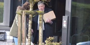 Qatargate: Η στιγμή της αποφυλάκισης του Ταραμπελά -Με βραχιολάκι σε κατ’ οίκον περιορισμός [εικόνες]