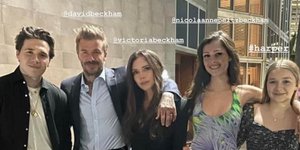 Η Βικτόρια Μπέκαμ δίπλα στην Νίκολα Πελτζ