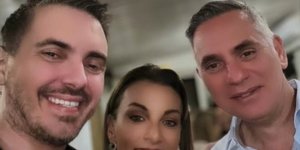 Ο Μιχάλης Χατζηγιάννης σε γενέθλια