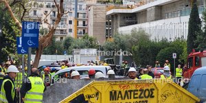 Οι εργάτες αποχώρησαν μαζικά από το κτίριο μετά τον συναγερμό