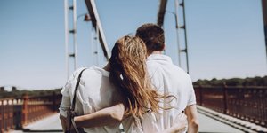 Ζευγάρι αγκαλιά