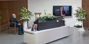 Τελευταίο αντίο στη Μυρσίνη Ζορπά στο αποτεφρωτήριο της Ριτσώνας
