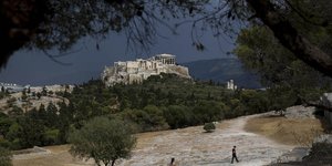 Η Ακρόπολη από μακριά