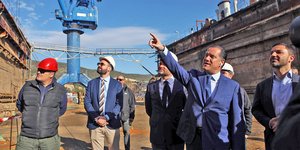 Ο Άδωνις Γεωργιάδης στα Ναυπηγεία Ελευσίνας