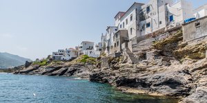 θαλασσα βραχια σπιτια 