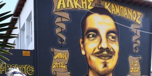 Τοιχογραφία στη Θεσσαλονίκη για τον δολοφονημένο με οπαδικά κίνητρα Άλκη Καμπανό