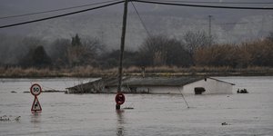 Κατακλυσμιαίες βροχές στην Ισπανία μετά την παρατεταμένη ξηρασία -Εικόνες σοκ με δρόμους-ποτάμια
