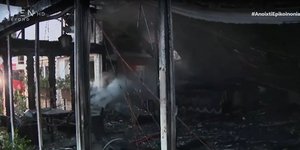 Κάηκε καφέ-μπαρ στην Αρτέμιδα/ Screenshot, OPEN TV, Glomex