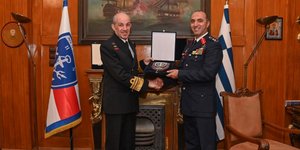 Συνάντηση αρχηγού ΓΕΝ με τον διοικητή των Ναυτικών Δυνάμεων της Ιορδανίας