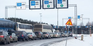 Αυτοκίνητα στα σύνορα Φινλανδίας -Ρωσίας