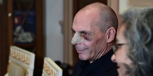 Γιάνης Βαρουφάκης ΜέΡΑ25 ξυλοδαρμός Εξάρχεια