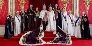 Το πρώτο επίσημο πορτραίτο της βασιλικής οικογένειας της Βρετανίας