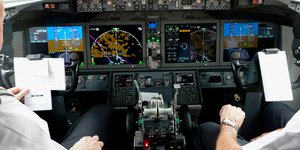 Κυβερνήτης και συγκυβερνήτης στο κόκπιτ