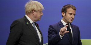 O Μπόρις Τζόνσον με τον Εμανουέλ Μακρόν