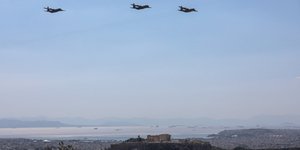 Μεταγωγικά αεροσκάφη C-130 θα πετάξουν πάνω από την Ακρόπολη την Τρίτη 9 Μαΐου