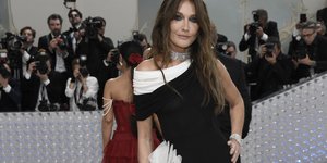 H Κάρλα Μπρούνι στο Met Gala