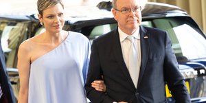 Στέψη Καρόλου: Στο Μπάκιγχαμ η Σαρλίν του Μονακό