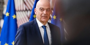 Νίκος Δένδιας θολη κατω δεξια 