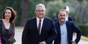 Ο Δημήτρης Κουτσούμπας προσερχόμενος στο ραδιομέγαρο της ΕΡΤ για το debate των πολιτικών αρχηγών