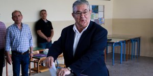 Ο Δημήτρης Κουτσούμπας ψηφίζει στις εκλογές