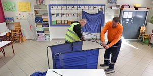 Πυρετώδεις προετοιμασίες για τις εκλογές στα σχολεία 