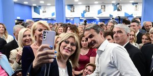  O Κυριάκος Μητσοτάκης στη συνάντηση με τους βουλευτές στα γραφεία του κόμματος