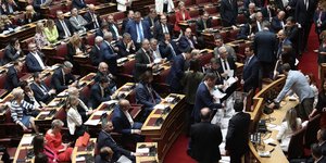 Ποιοι εξελέγησαν αντιπρόεδροι της Βουλής της μίας ημέρας