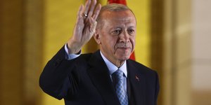 Ικανοποιημένος ο Ερντογάν μετά τη νίκη του στις εκλογές 