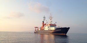 Ερευνητικό σκάφος στη Σαντορίνη