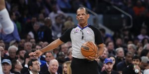 Ο διαιτητής του ΝΒΑ Έρικ Λιούις 