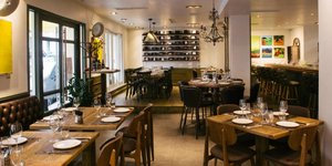 Το εστιατόριο της Φάρμας Μπράλου στο Κολωνάκι 