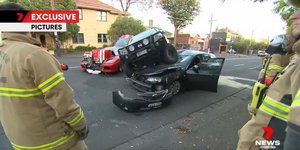 Σμπαράλια τα αυτοκίνητα μετά τη σύγκρουση με τη Ferrari σε δρόμο της Μελβούρνης