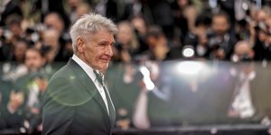 Τα φλας αστράφτουν πάνω στον Χάρισον Φορντ στο Φεστιβάλ Καννών