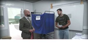 Γαμπρός ψηφίζει στην Κρήτη πριν το γάμο του-Φωτογραφία Star