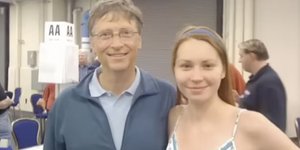 Ο Μπιλ Γκέιτς με τη Ρωσίδα παίκτρια του μπριτζ, Μίλα Αντόνοβα